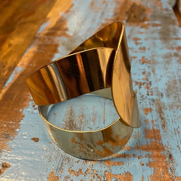 nOir Gold Cuff Bracelet - Picture 6 of 7